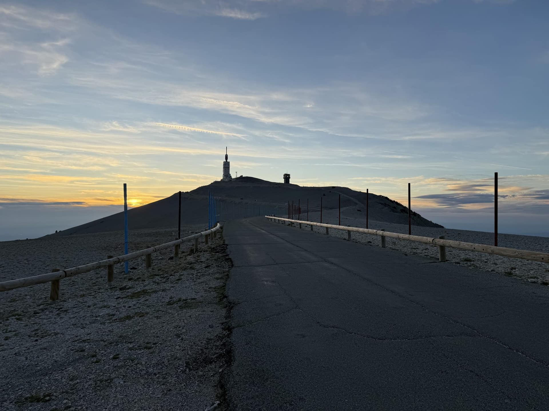Sommet du mont Ventoux au coucher du soleil
